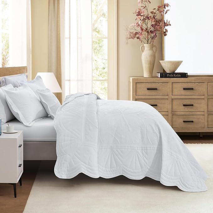 DaisyHuang Oversized Bedspread - Image 2