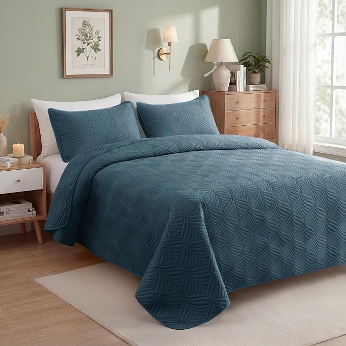 Whale Flotilla Extra Soft King Quilt Bedding Set, Lightweight Bedspreads | Navy - Image 3