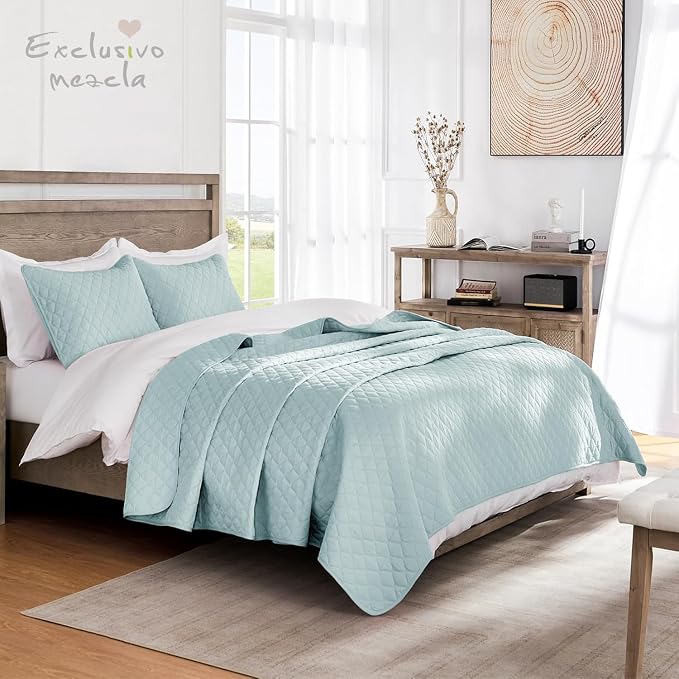 Exclusivo Mezcla Reversible California King Quilt Set, Light Blue | Lightweight - Image 2