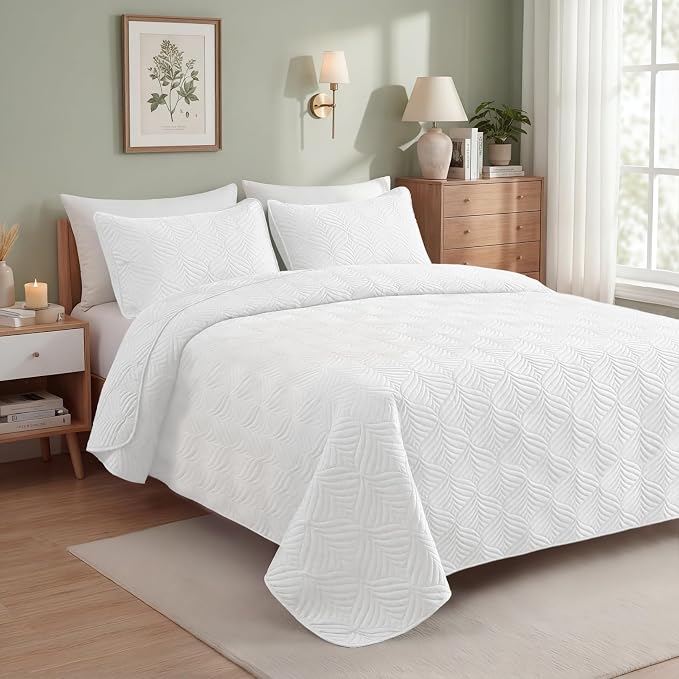 Whale Flotilla Extra Soft King Quilt Bedding Set, Lightweight Bedspreads | - Image 3
