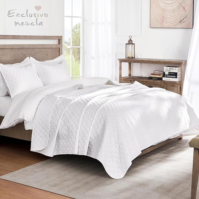 Exclusivo Mezcla Reversible California King Quilt Set, Soft Microfiber - Image 2