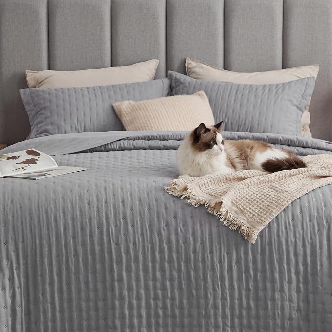 Bedsure King Size Quilt Bedspread, Lightweight Comforter, Modern Clover Pattern - Image 6