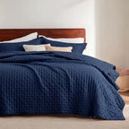 Bedsure King Size Quilt Bedspread, Lightweight Comforter, Modern Clover Pattern by Unknown