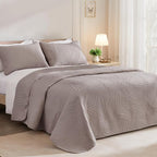 Exclusivo Mezcla 2-Piece Twin Quilt Bedding Set, Soft Microfiber Bedspreads | - Image 2