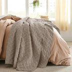 Bedsure Twin Size Quilt, Lightweight Comforter Set, Taupe Bedspread Twin XL | - Image 6