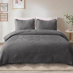 Exclusivo Mezcla California King Quilt Bedding Set, Soft Microfiber, Modern - Image 2