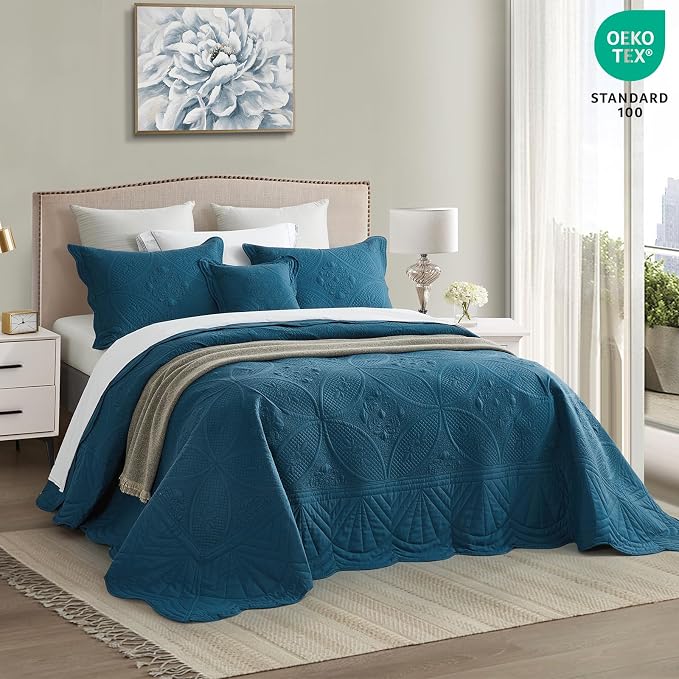DaisyHuang Oversized Bedspread - Image 3