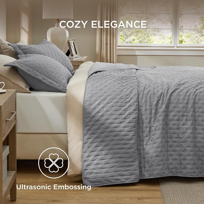 Bedsure King Size Quilt Bedspread, Lightweight Comforter, Modern Clover Pattern - Image 4