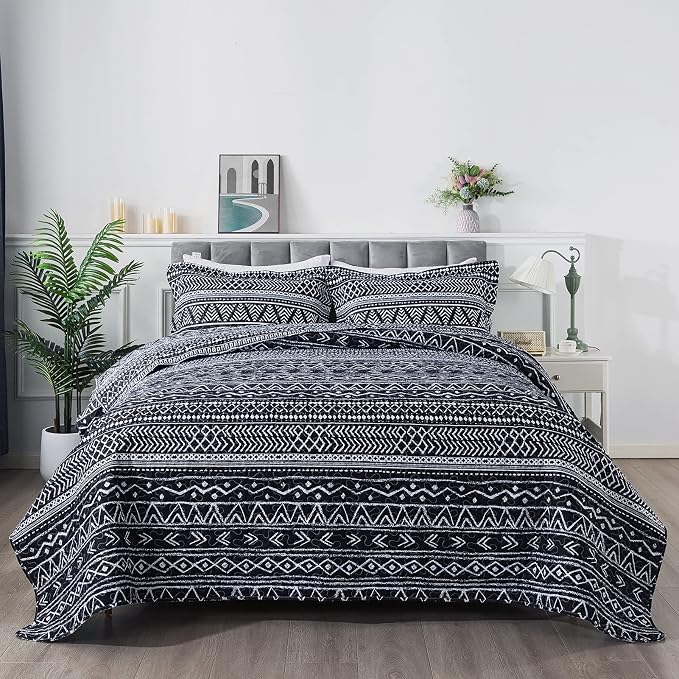 3-Piece Queen Quilt Set Striped Pattern Microfiber Soft Lightweight Bedding Set - Image 3